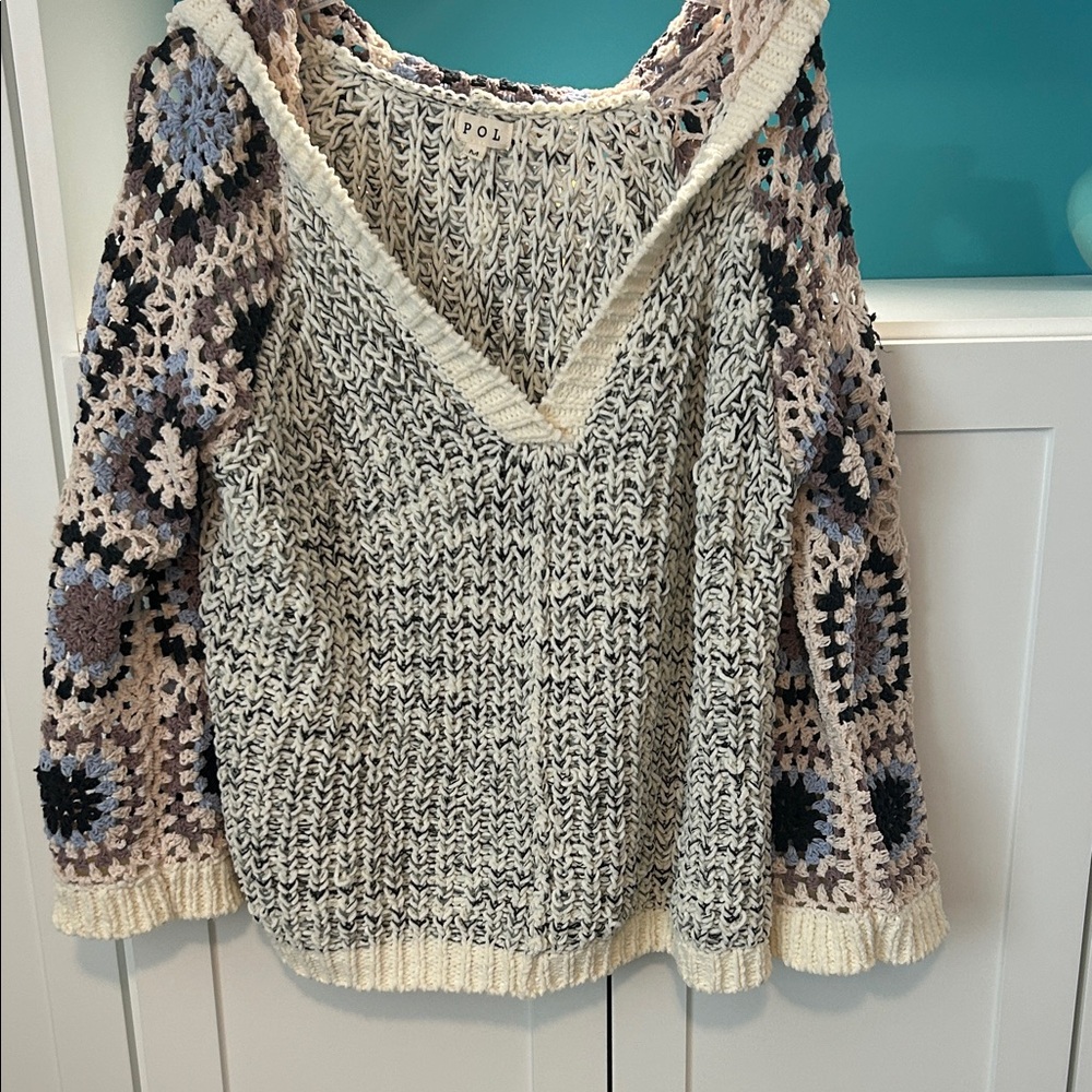 POL Women's V-Neck Sweater in Cream and Black